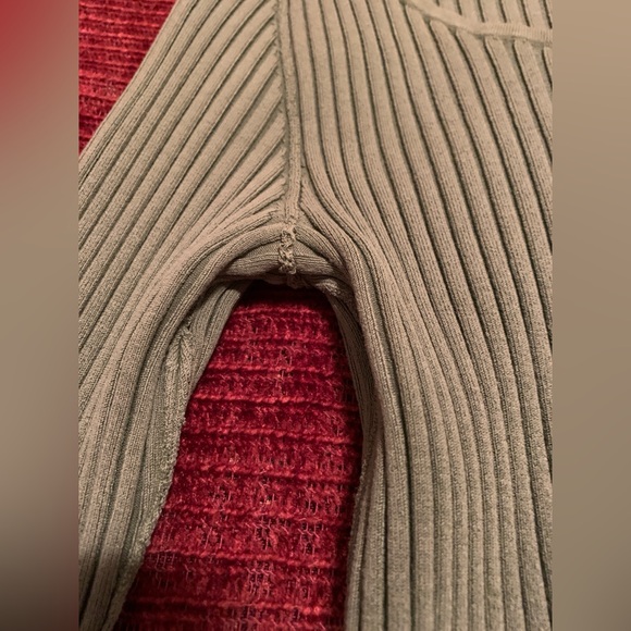 Long Sleeve Green Ribbed Top - Picture 13 of 16